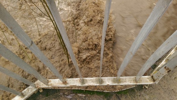Негода на Закарпатті: велика вода руйнує мости та елекромережі  - фото 4