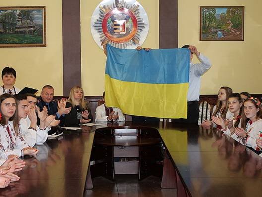 Як на Миколая закарпатські та донецькі діти разом заспівали "Пісню за Україну!"  - фото 2