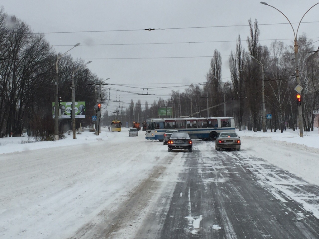 Сумські дорожники вийшли на "тропу війни" проти снігу - фото 3
