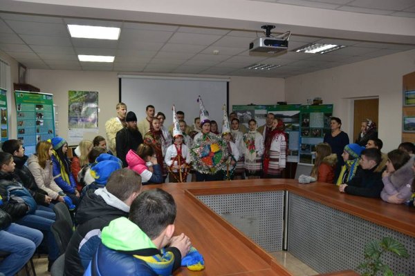 На Закарпатті луганських дітей повели до ведмедів - фото 2