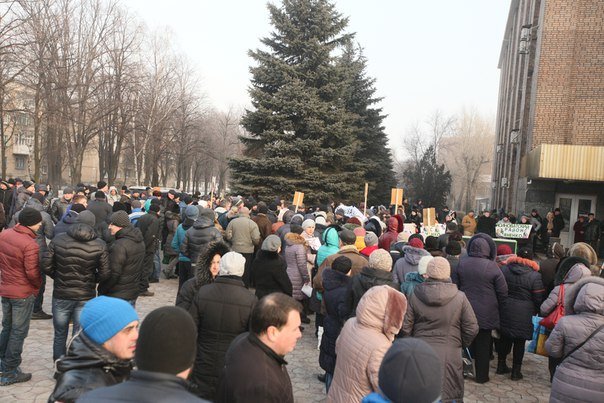 Як роззлючені мешканці Ясинуватої проганяли "новороса-невдаху" Губарєва (ФОТО) - фото 3