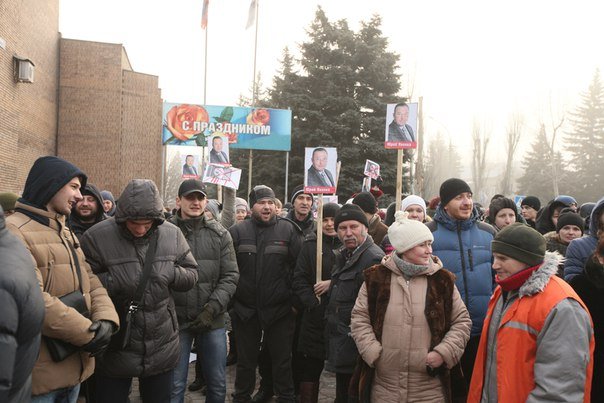 Як роззлючені мешканці Ясинуватої проганяли "новороса-невдаху" Губарєва (ФОТО) - фото 2