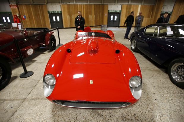 У Парижі на аукціоні продали найдорожчу в історії Ferrari - фото 1