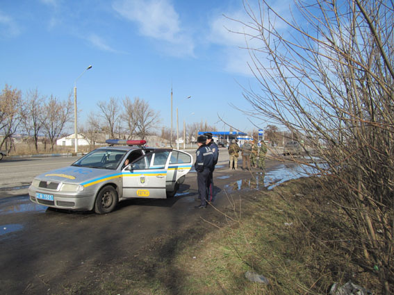 На Донеччині бійці добробату почали стріляти, коли поліція зупинила їх - фото 1