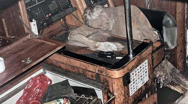 У Тихому океані знайшли яхту з тілом чоловіка, який перетворився на мумію (ФОТО) - фото 1
