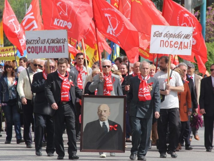Кримчани на демонстраціях просили більших зарплат і нижчих комунальних тарифів - фото 2