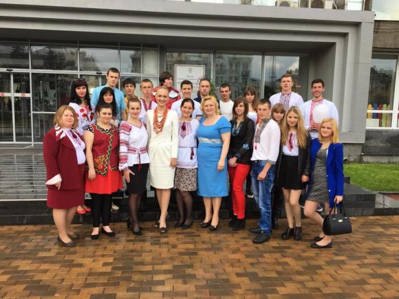 Як Вінниця вбиралась у вишиванки - фото 1 Як Вінниця вбиралась у вишиванки - фото 1