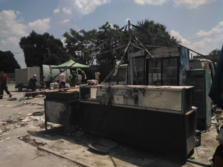 У Бухаресті стався вибух на ринку: є постраждалі (ФОТО) - фото 2