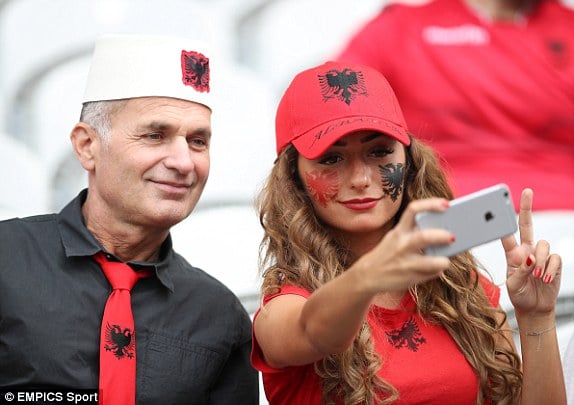 Як виглядають вболівальники країни-дебютанта - збірної Албанії - фото 2