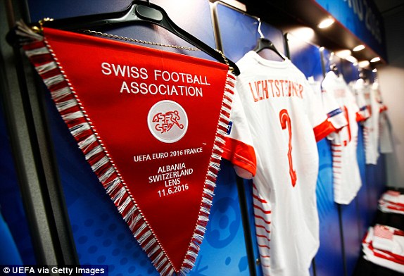 Як виглядає роздягальня збірної Швейцарії перед матчем з Албанією - фото 1
