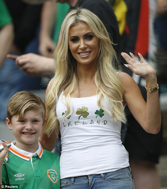 Як вболіває на арені дружина лідера збірної Ірландії  - фото 1