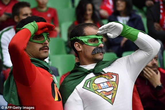 Як виглядають фанати Португалії та Ісландії - фото 2