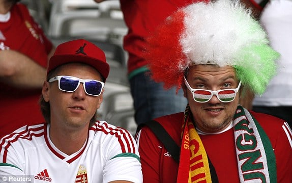 Як виглядають вболівальники Угорщини та Бельгії - фото 1