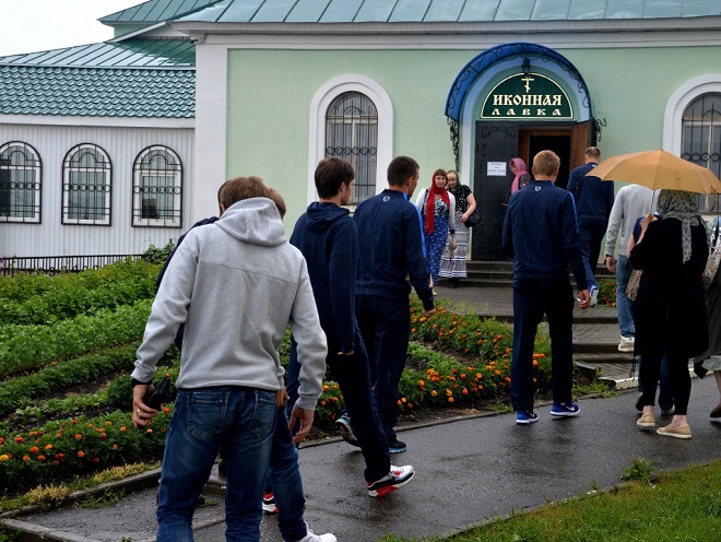 Гравці російської "Мордовії" "знімали прокляття" в монастирі - фото 1
