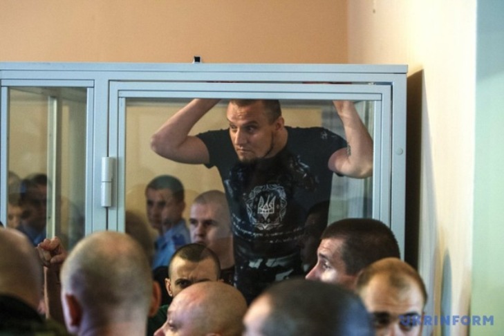 У Мукачеві заблокували суд по справі правосекторівців - фото 2