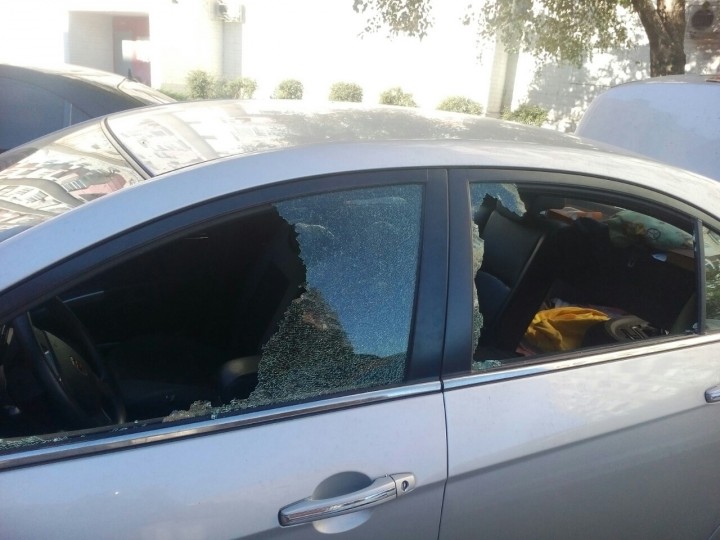 Запорізькому депутату побили вікна в машині  - фото 2