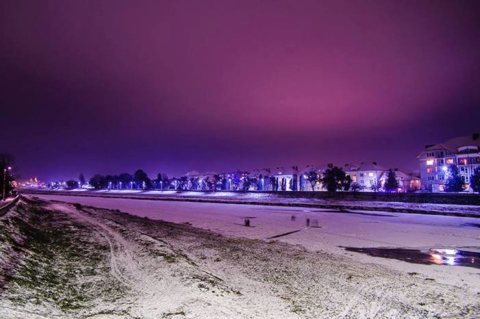 Неймовірні фото: Зимове Мукачево у кольорових вогнях - фото 4