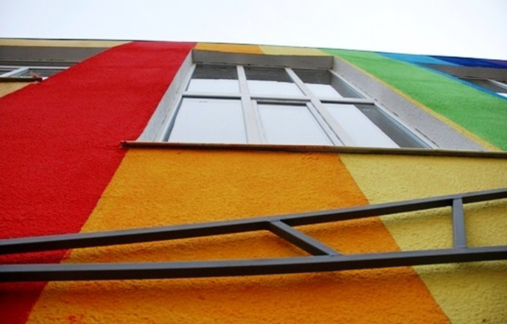 В Одесі соратники мера Труханова фарбують дитсадок у кольори ЛГБТ - фото 1