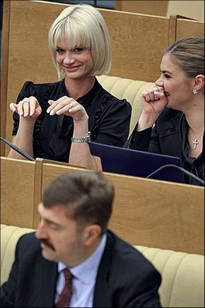 Як російські депутати розважаються у Державній Думі  - фото 16