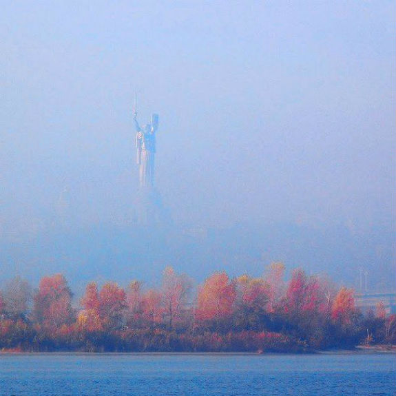 Як виглядає осінній Київ в тумані  - фото 1