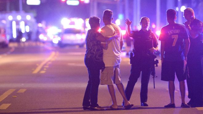 Стрілянина в гей-клубі у США: 20 убитих, більше 40 поранених (ФОТО) - фото 2