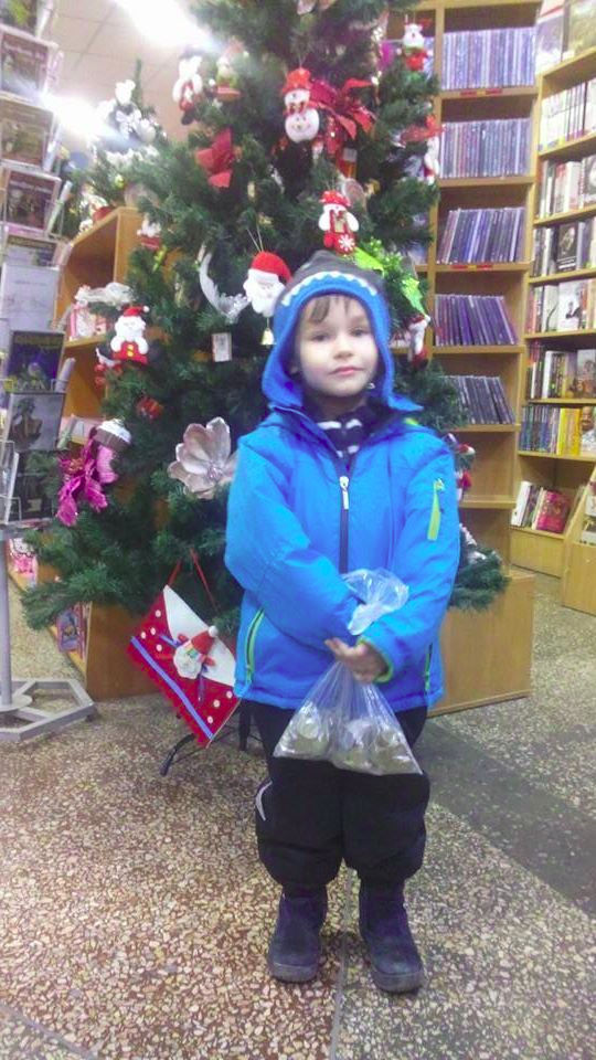 Маленький кіровоградець витратив усі свої заощадження на книги для дітей з Донбасу - фото 1