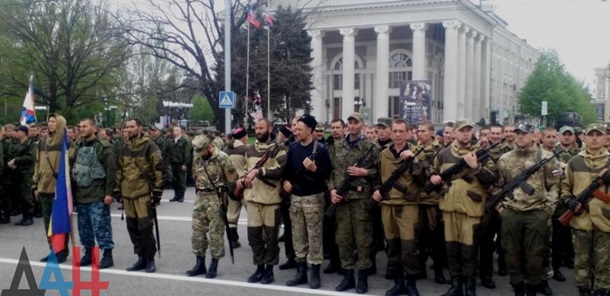Парадна муштра: У Донецьку терористи репетирують 9 травня (ФОТО) - фото 2