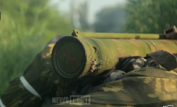 Бойовики показали нові кадри запеклих боїв під Мар`їнкою (ФОТО, ВІДЕО 18+) - фото 9 Бойовики показали нові кадри запеклих боїв під Мар`їнкою (ФОТО, ВІДЕО 18+) - фото 9