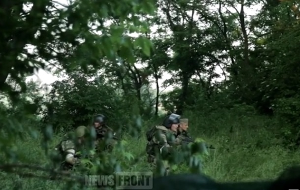 Бойовики показали нові кадри запеклих боїв під Мар`їнкою (ФОТО, ВІДЕО 18+) - фото 7