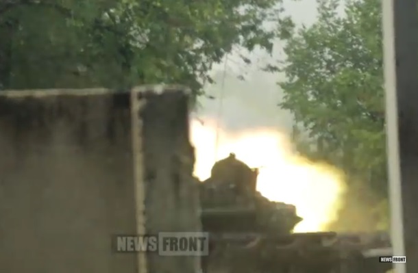 Бойовики показали нові кадри запеклих боїв під Мар`їнкою (ФОТО, ВІДЕО 18+) - фото 5