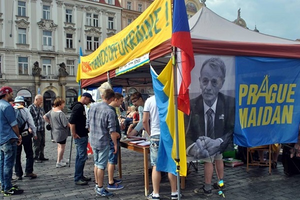 У Чехії стартував символічний майдан на підтримку України (ФОТО) - фото 6