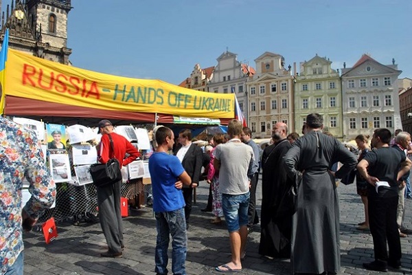 У Чехії стартував символічний майдан на підтримку України (ФОТО) - фото 4