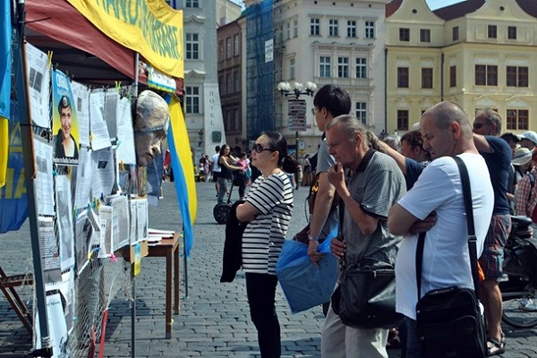 У Чехії стартував символічний майдан на підтримку України (ФОТО) - фото 1