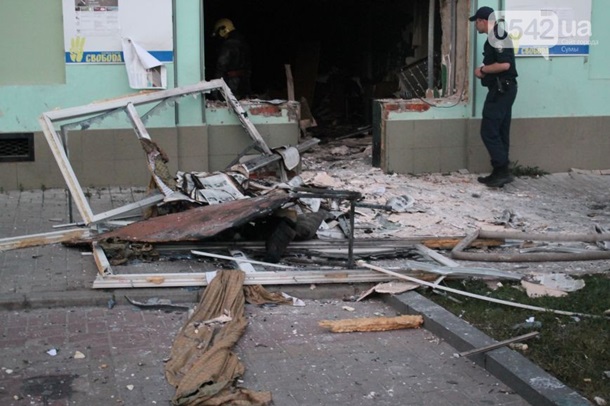 У Херсоні підпалили офіс "Свободи" (ФОТО) - фото 5
