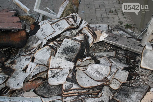 У Херсоні підпалили офіс "Свободи" (ФОТО) - фото 4