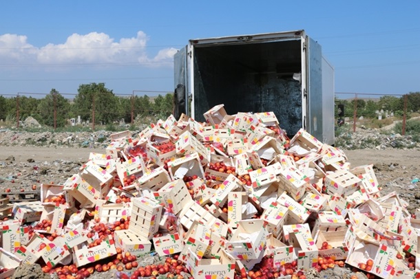 Як у Криму "ховали" 4,4 тонн нектаринів (ФОТО, ВІДЕО) - фото 3