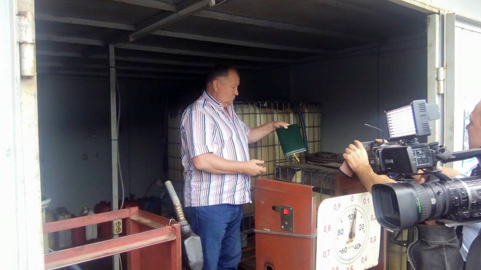 У Сумах знайшли нелегальну АЗС з "чорною бухгалтерією", яка обслуговувала правоохоронців та комунальників - фото 1