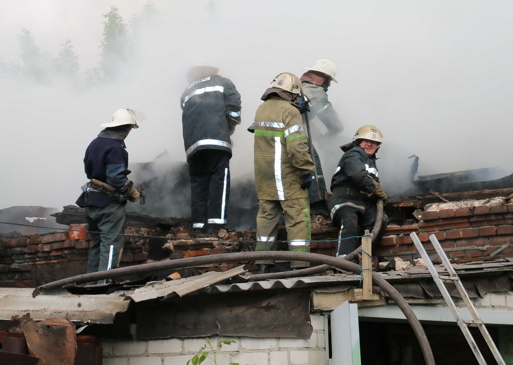 Пожежа на складах в Харкові: знайдений труп  - фото 3