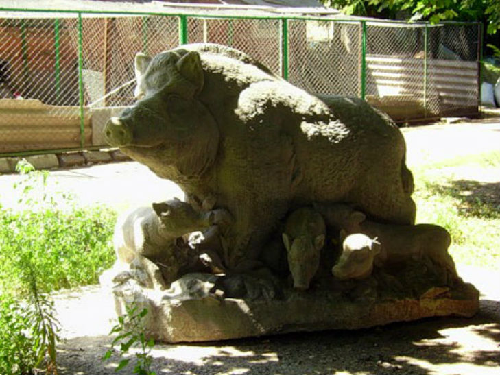 Пам'ятник свині на Полтавщині - фото 1