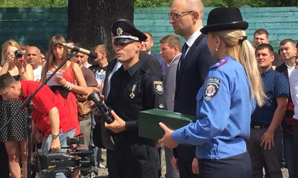 Яценюк анонсував набір в поліцію Луцька  - фото 3