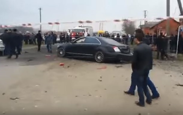 На Росії біля мечеті вибухнув автомобіль - фото 1