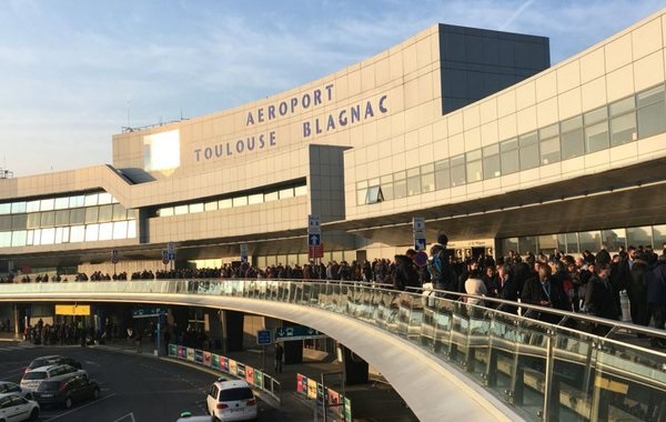 У Франції евакуюють аеропорт Тулузи - фото 3