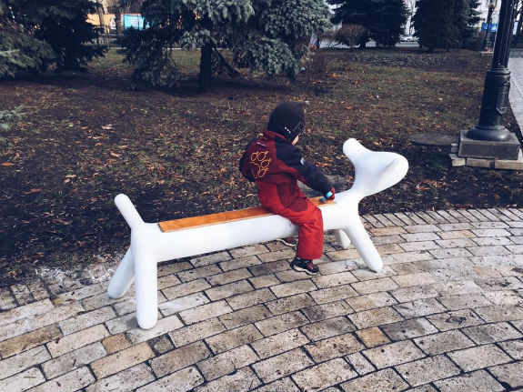 У столичному парку Шевченка з'явилися креативні лавочки - фото 1