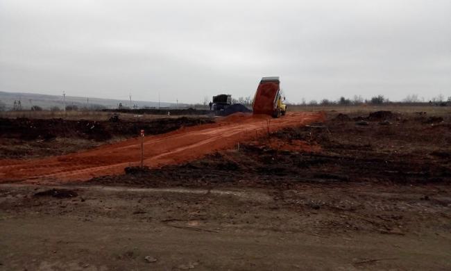 Будівництво пункту пропуску у Золотому триває, незважаючи на обстріли бойовиків (ФОТО) - фото 4