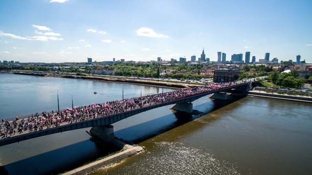 У Варшаві чверть мільйона людей вийшли на антиурядовий марш - фото 5