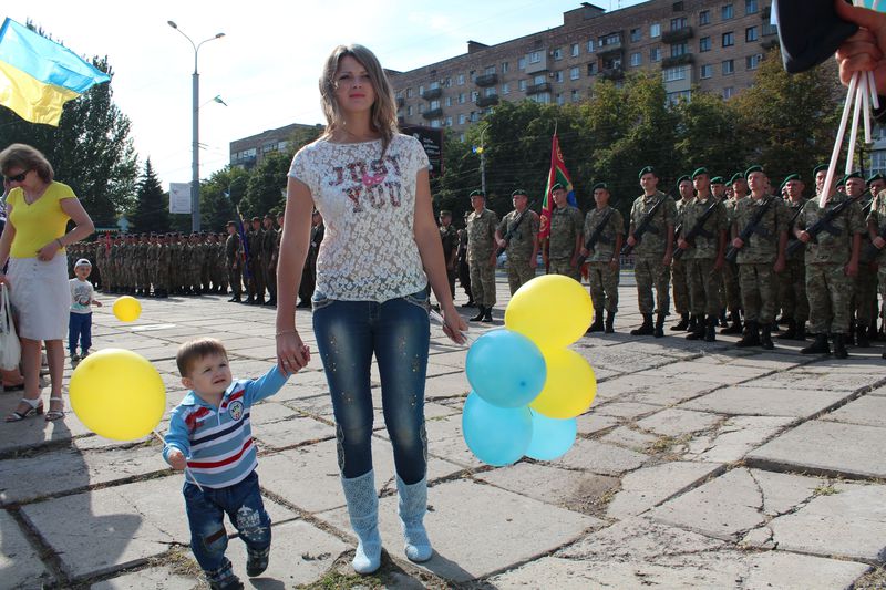 Як у Маріуполі святкували День Державного прапора України (ФОТО) - фото 3