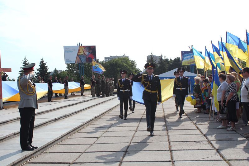 Як у Маріуполі святкували День Державного прапора України (ФОТО) - фото 5