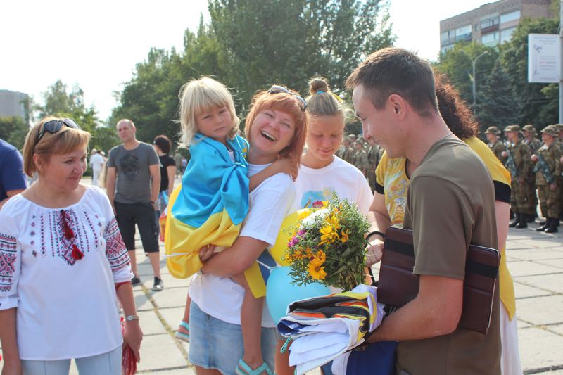 Як у Маріуполі святкували День Державного прапора України (ФОТО) - фото 8