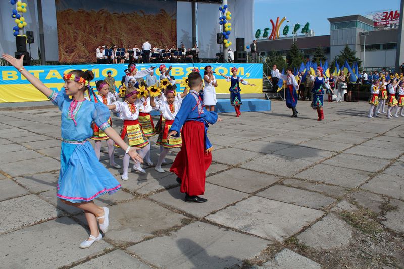 Як у Маріуполі святкували День Державного прапора України (ФОТО) - фото 7
