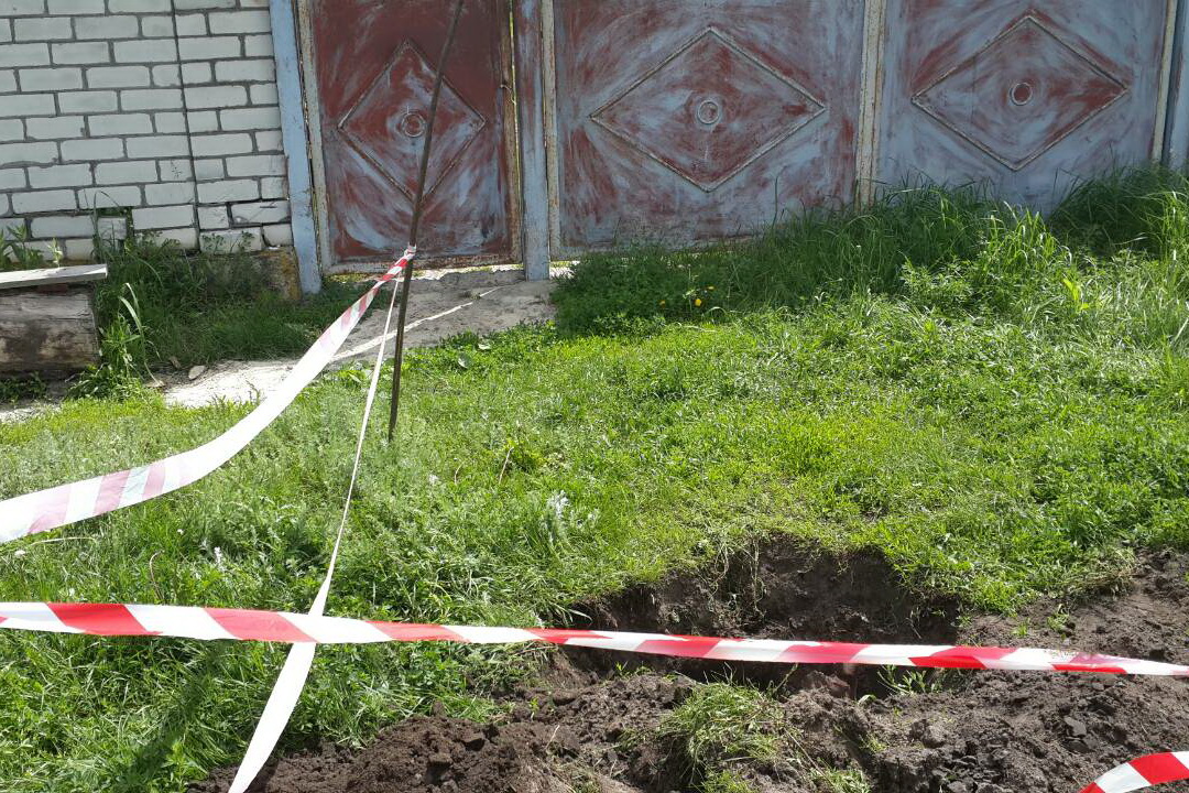 На Харківщині чоловік розкопав під домом авіабомбу  - фото 2